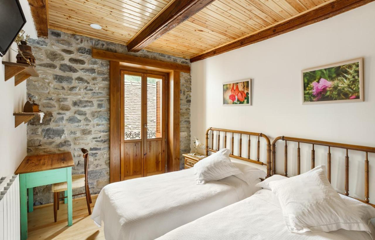 Francisco Mayo Country house Isaba